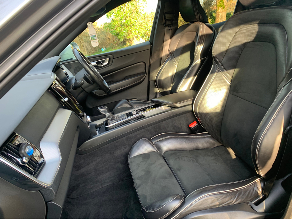 2019 Volvo XC60 - image 14