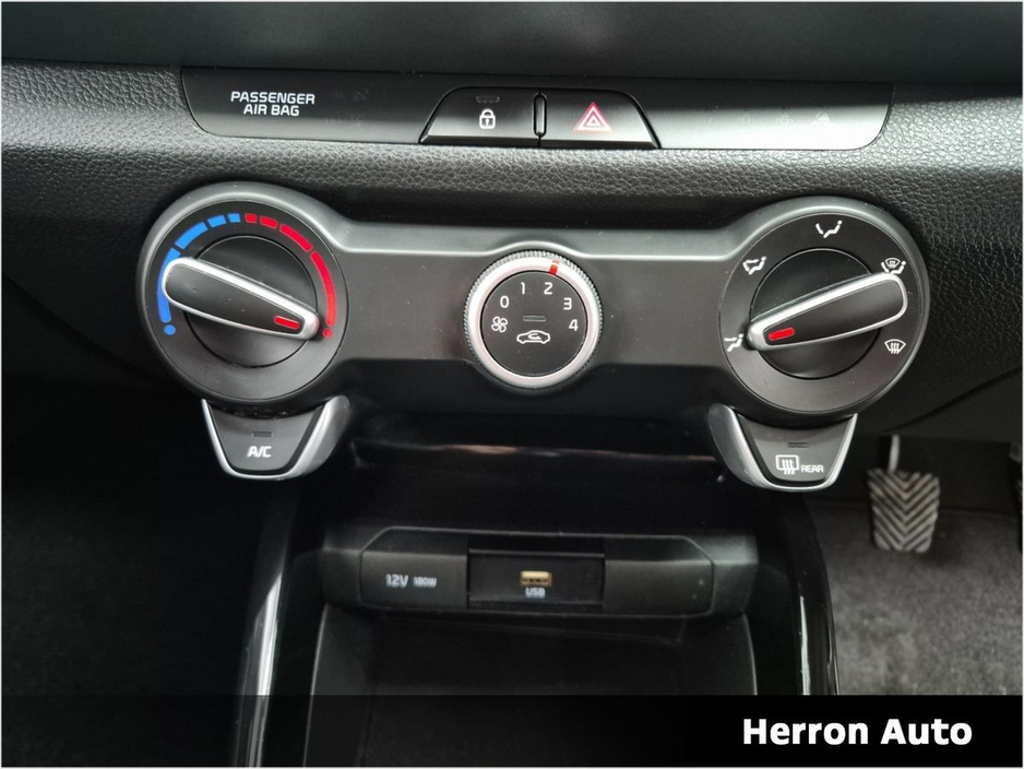 2021 Kia Stonic - image 12