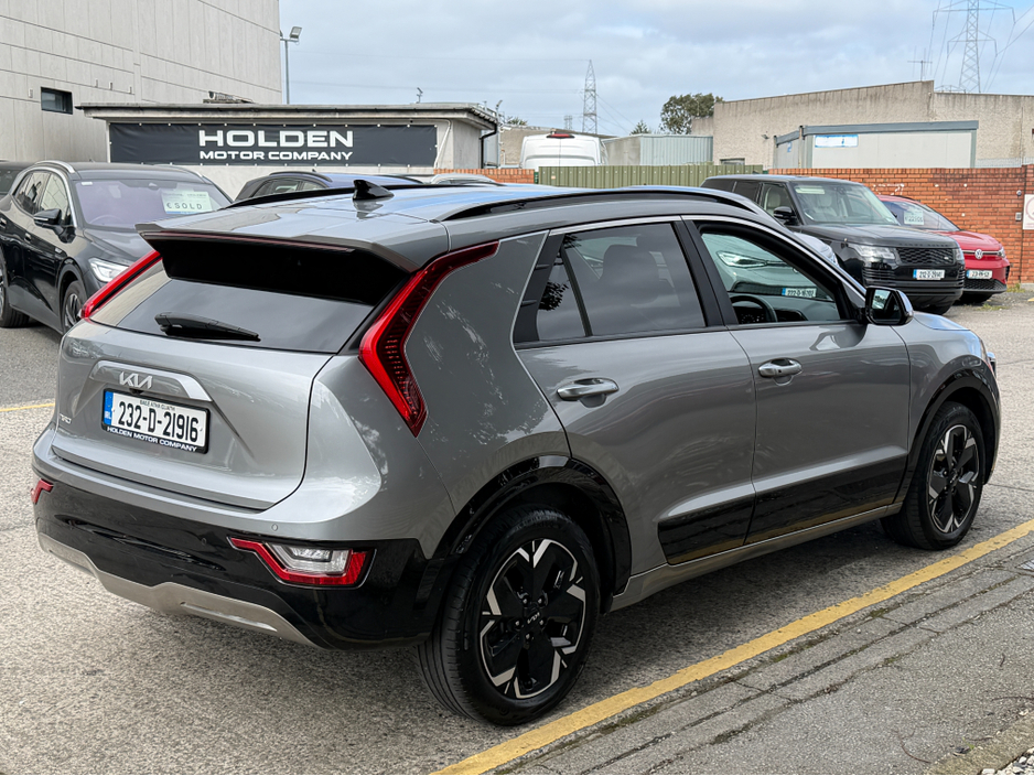 2023 Kia Niro - image 9