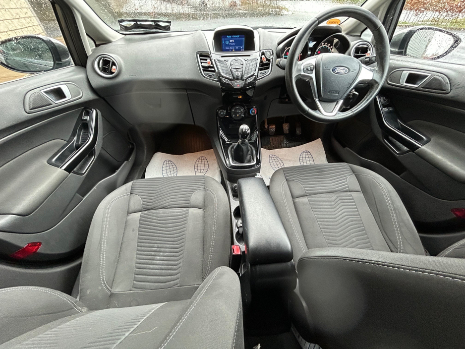 2016 Ford Fiesta - image 9