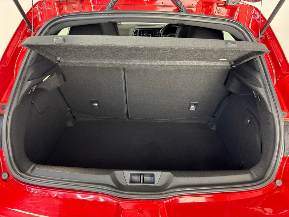 2021 Renault Megane - image 13