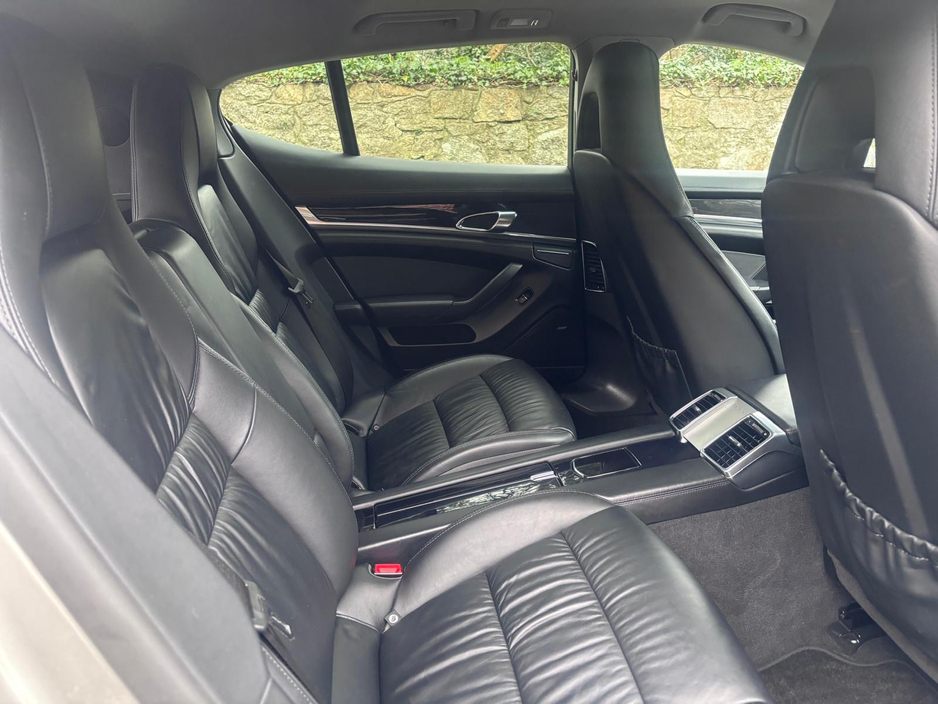 2012 Porsche Panamera - image 25