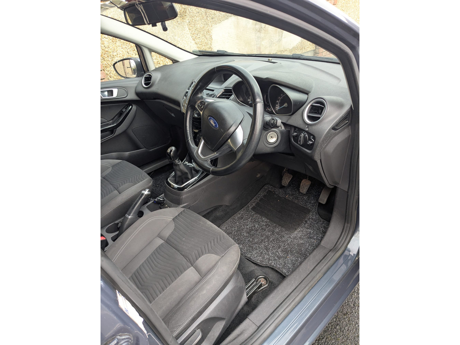 2019 Ford Focus - image 2