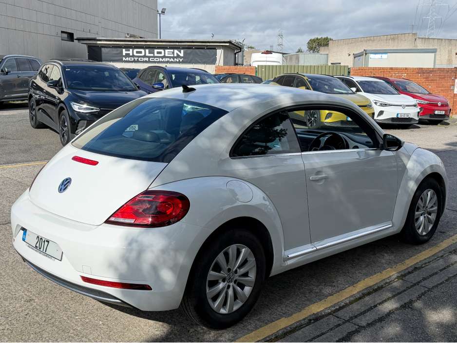 2017 Volkswagen Beetle - image 9