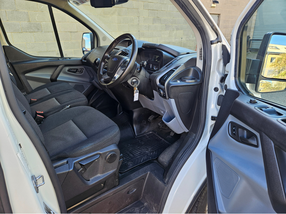 2018 Ford Transit Custom - image 14