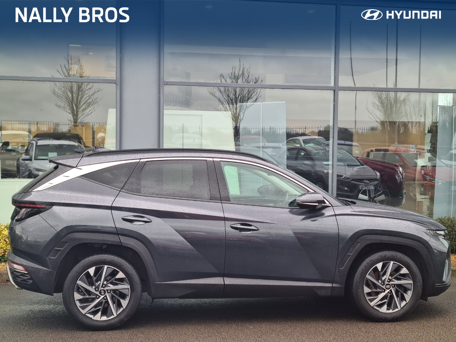 2022 Hyundai Tucson - image 3