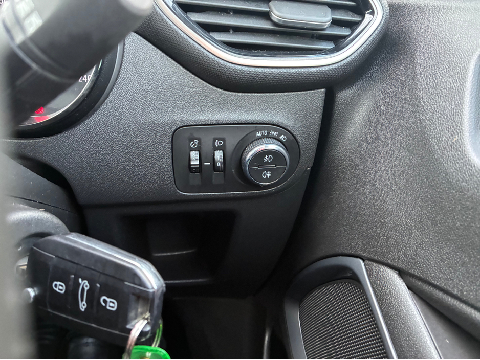 2022 Opel Crossland X - image 17