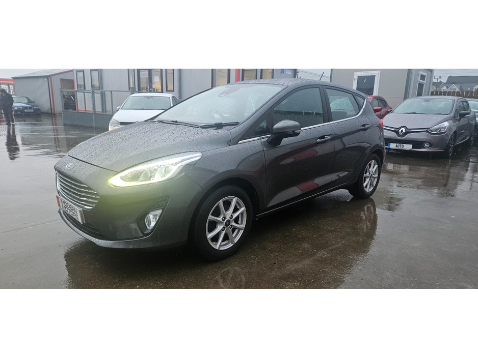 2018 Ford Fiesta ZETEC 1.1 petrol 84bhp 5dr new model €9,950
