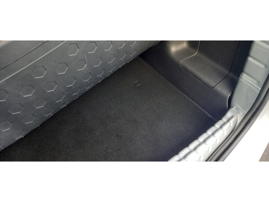 2018 Dacia Duster - image 23