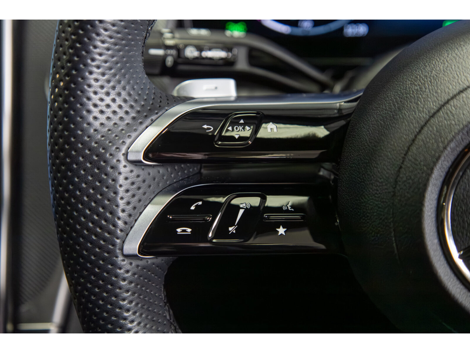 2025 Mercedes-Benz GLC Class - image 16