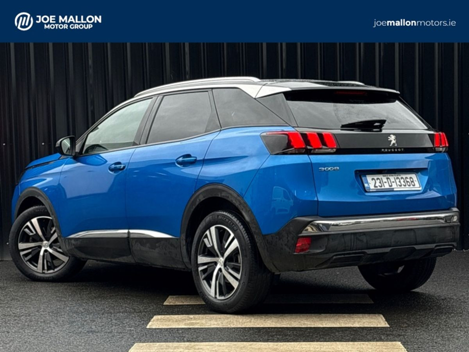 2023 Peugeot 3008 - image 2