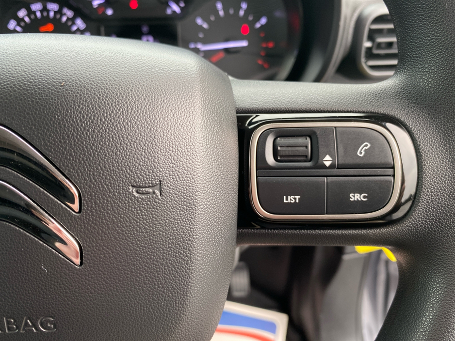 2023 Citroen Berlingo - image 11