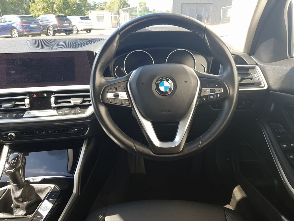 2021 BMW 3 Series - image 6