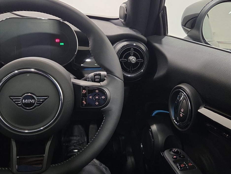 2023 MINI Hatch Electric Level 3 €24,950