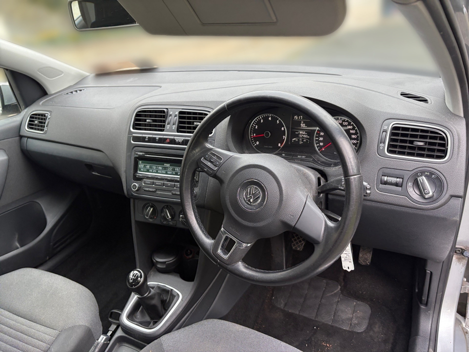 2013 Volkswagen Polo - image 13