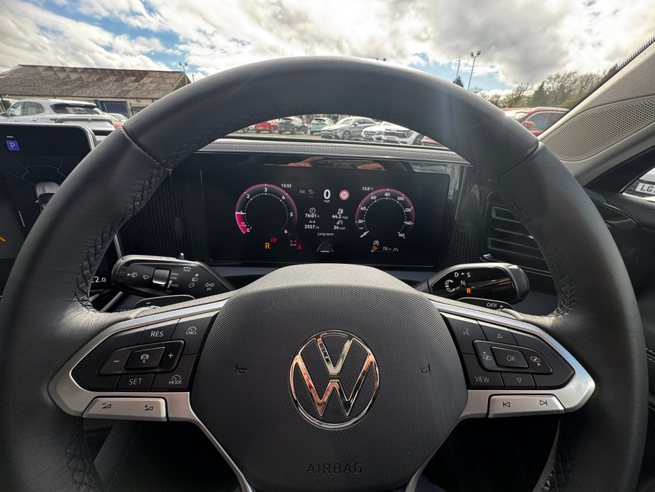 2025 Volkswagen Tiguan - image 24