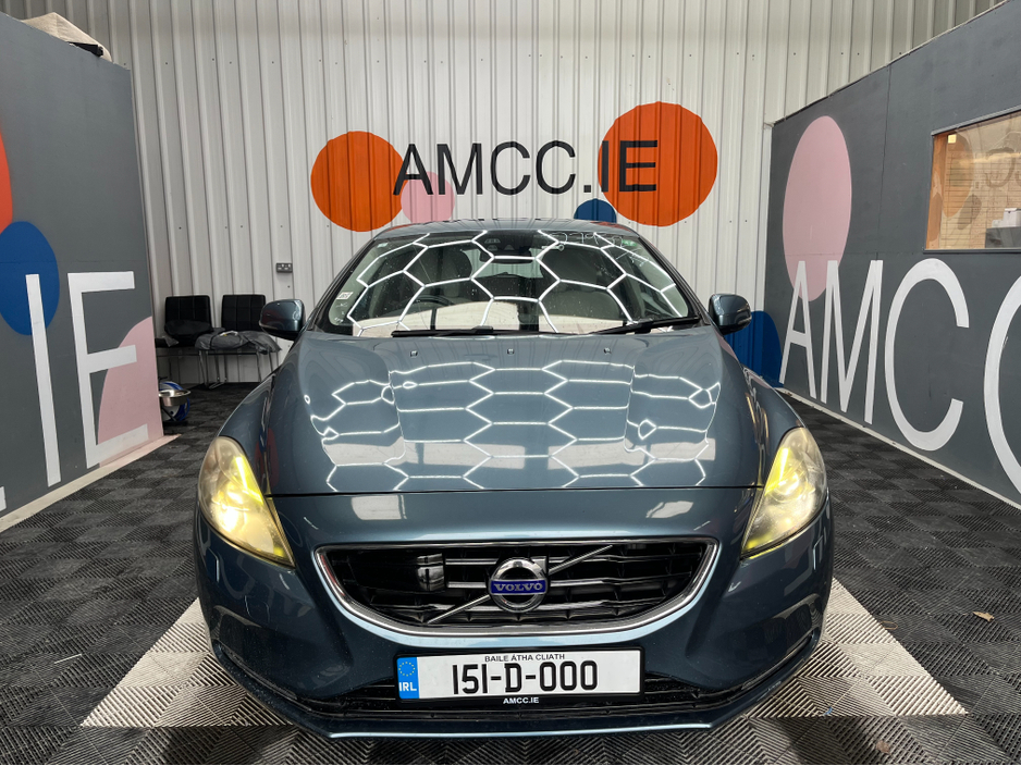 2015 Volvo V40 - image 6