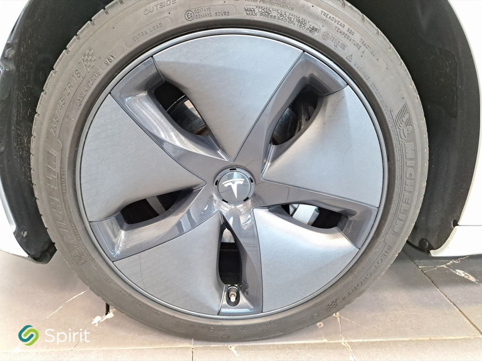 2021 Tesla Model 3 - image 9