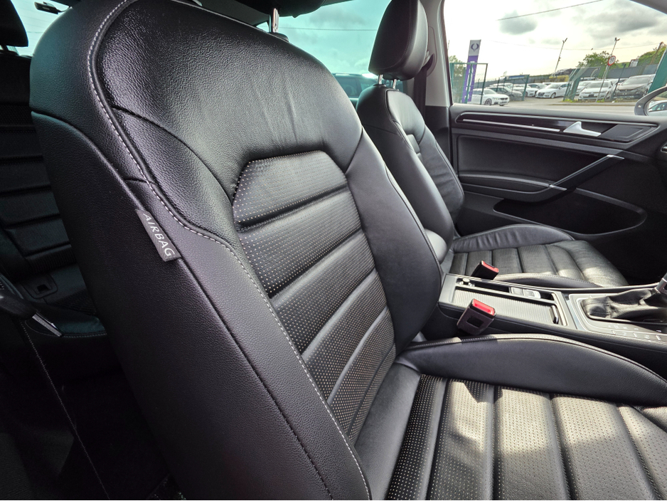 2020 Volkswagen Golf 1.4 FULL LEATHER SEATS ELECTRIC MEMORY SEATS  NAVI VIRTUAL CLOCKS ANDROID AUTO CARPLAY BLIND SPOT REAR TRAFFIC ASSIST ROAD SIGN RECOGNIZING  LANE ASSIST LOW TAX BAND €22,950