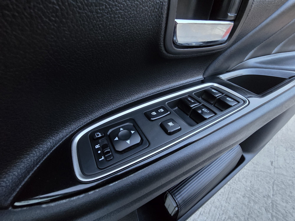 2017 Mitsubishi Outlander - image 15