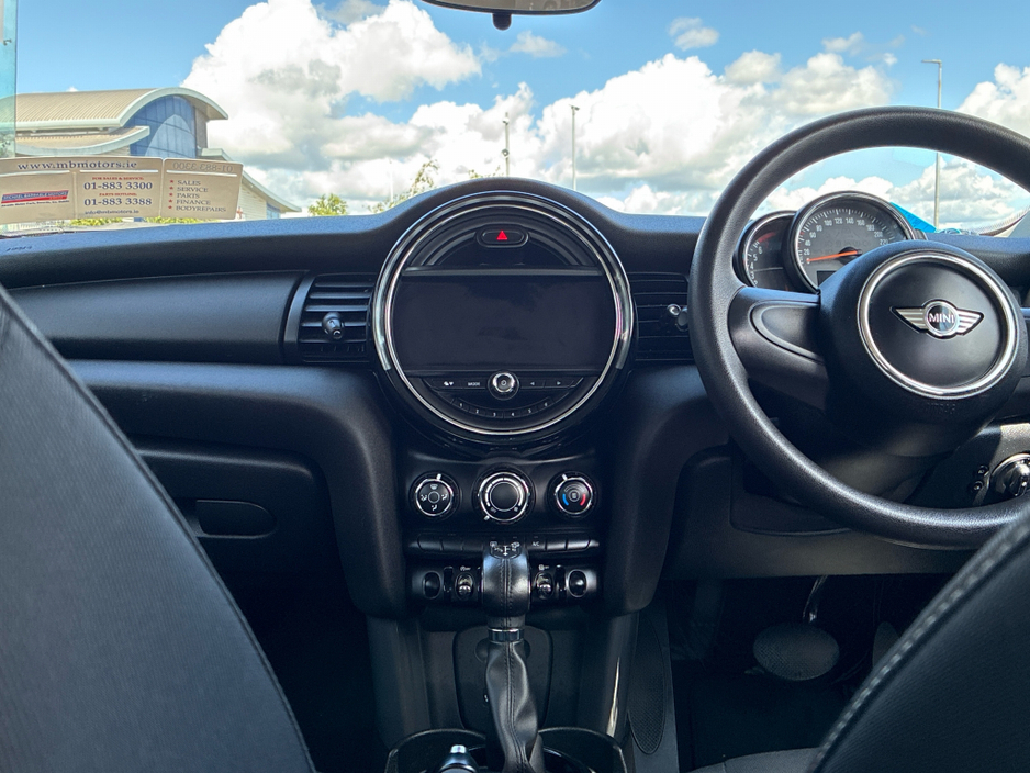 2015 MINI Cooper - image 8