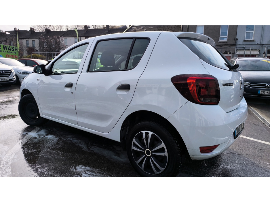 2017 Dacia Sandero - image 5