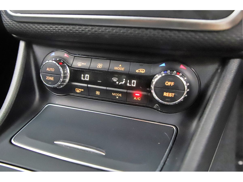 2016 Mercedes-Benz A Class A180 *HALF LEATHER MEMO SPORT SEATS*REVERSE CAM* €16,480