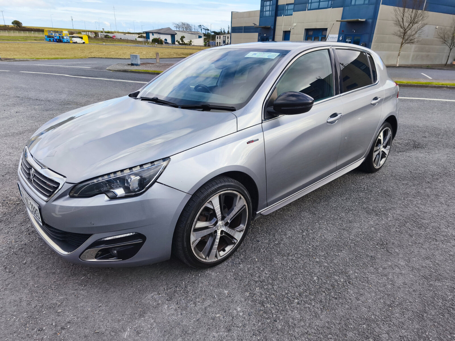 2017 Peugeot 308 - image 6
