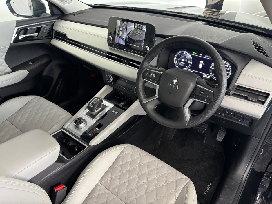 2022 Mitsubishi Outlander - image 21