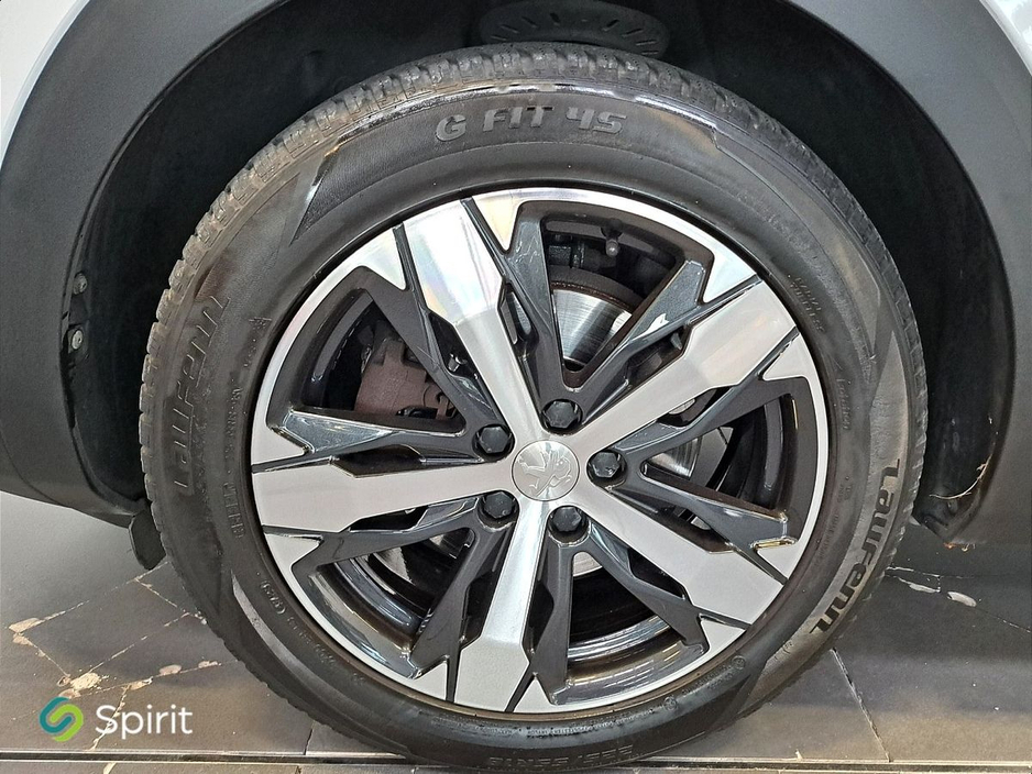 2018 Peugeot 3008 - image 9