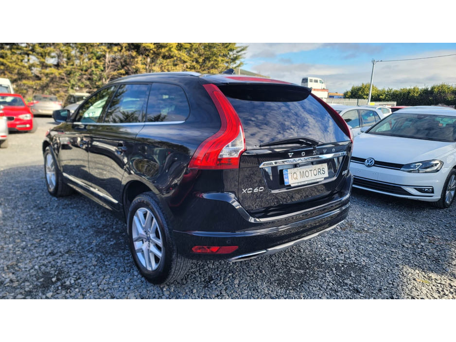 2016 Volvo XC60 - image 4