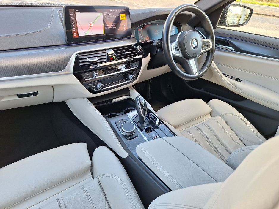 2023 BMW 5 Series - image 10