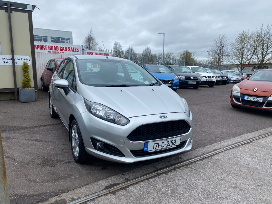 2017 Ford Fiesta - image 5