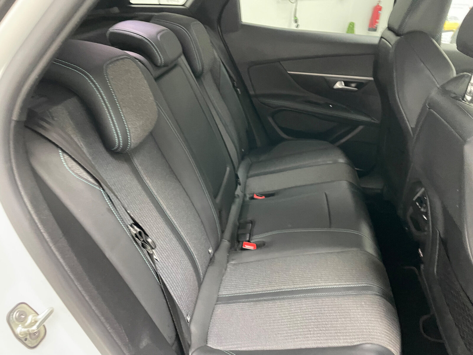 2021 Peugeot 3008 - image 13