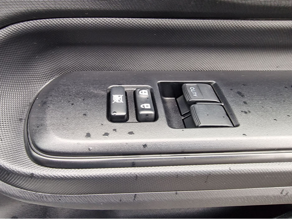 2016 Toyota Aqua - image 23