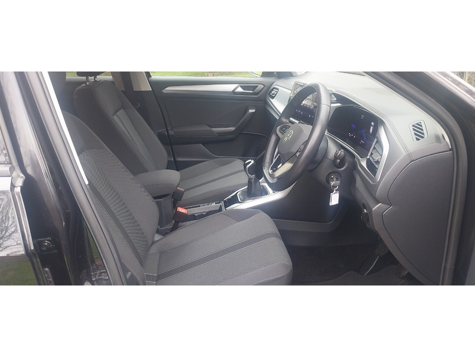 2023 Volkswagen T-Roc - image 9