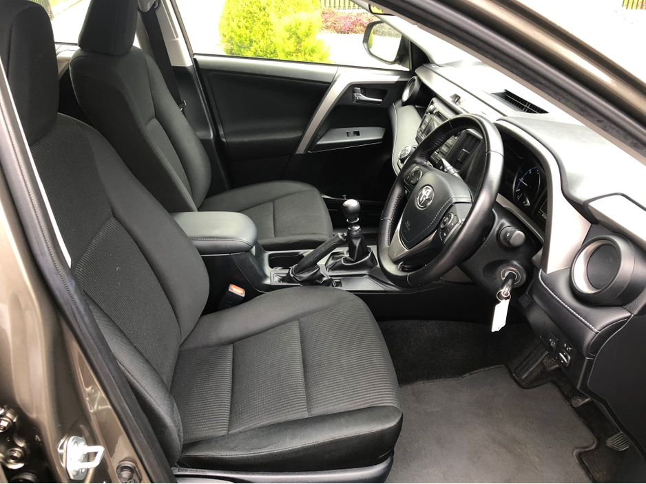 2016 Toyota Rav4 - image 8