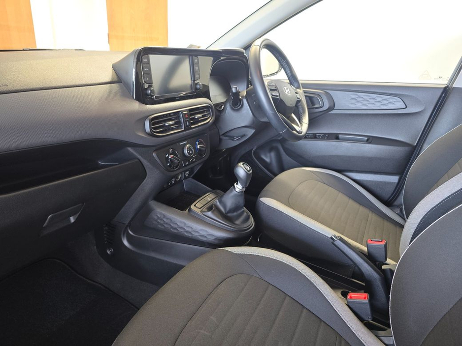 2023 Hyundai i10 - image 8