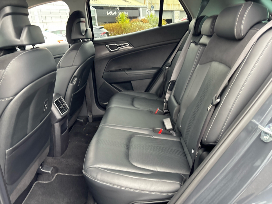 2025 Kia Sportage - image 9