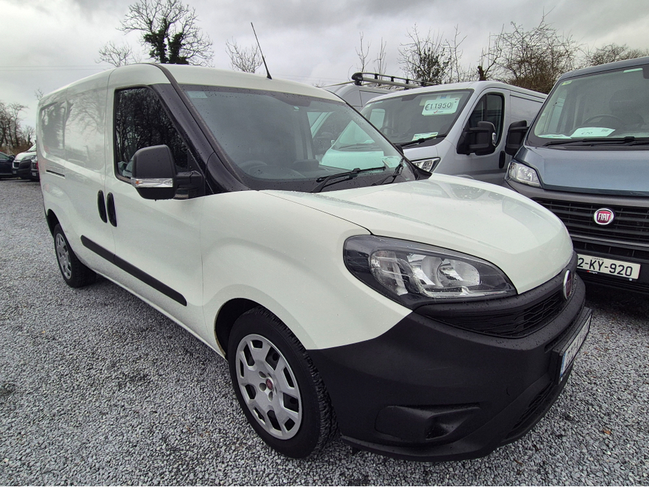 2022 Fiat Doblo - image 2