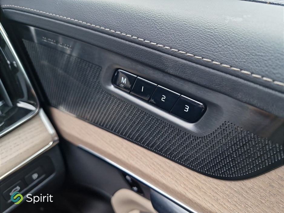 2025 Volvo XC90 - image 11