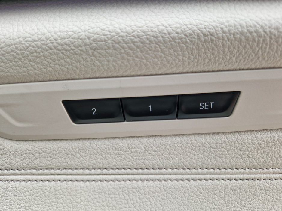 2018 BMW 5 Series - image 29