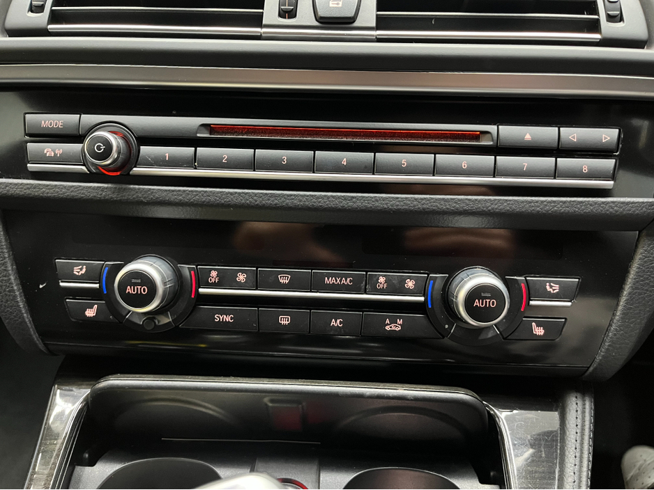 2017 BMW 5 Series - image 26