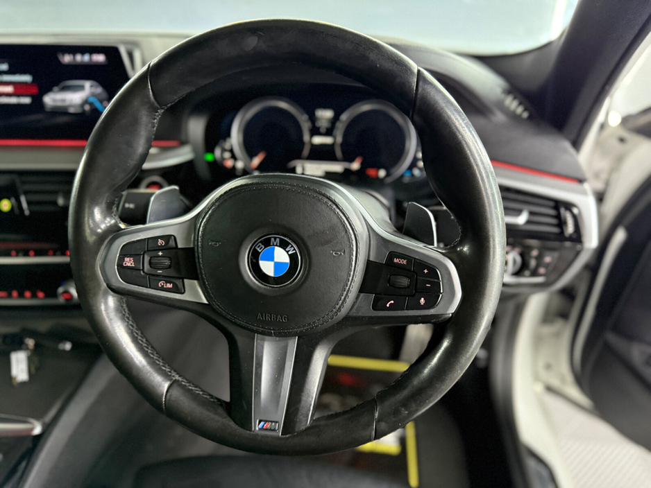 2017 BMW 5 Series - image 24