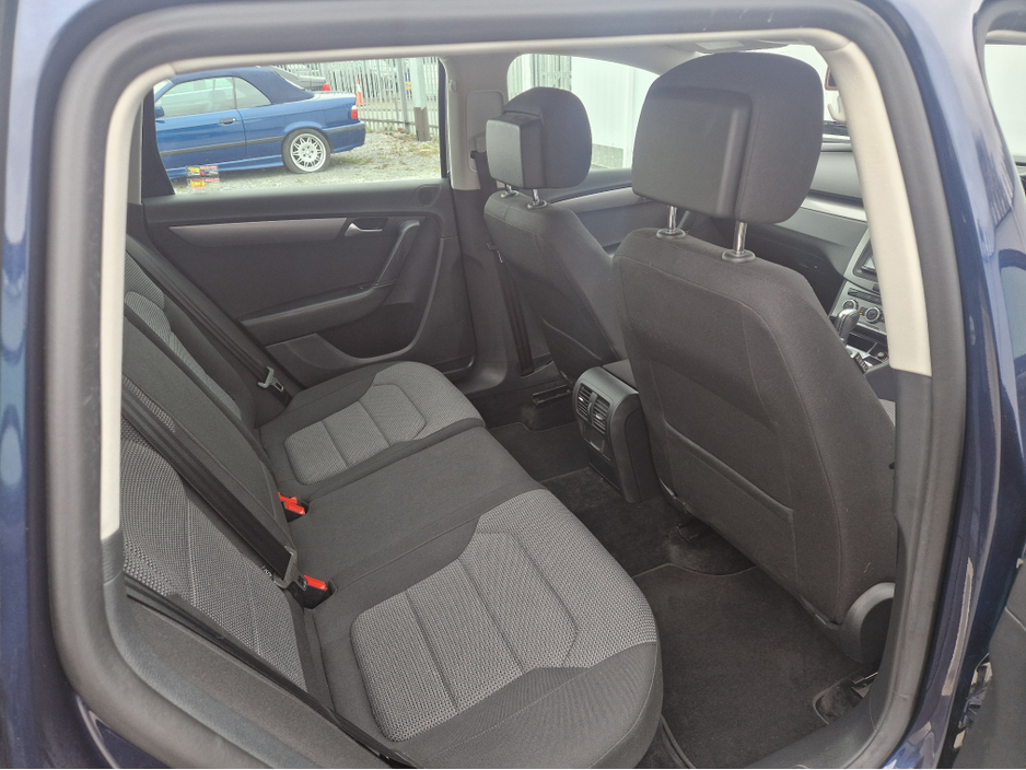 2012 Volkswagen Passat - image 19