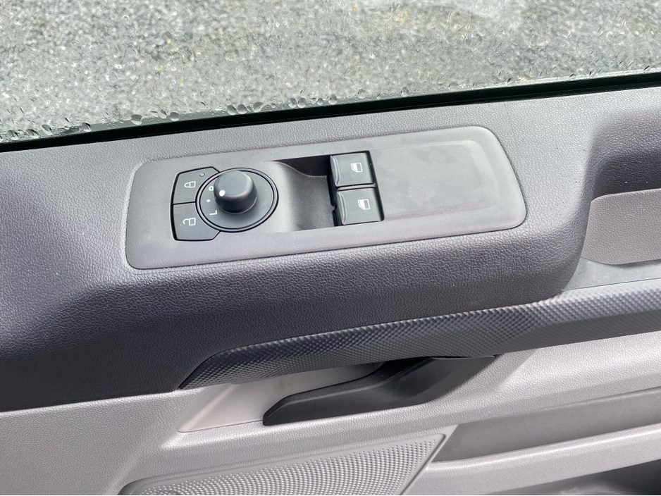 2025 Ford Transit Custom - image 19