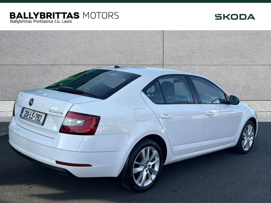 2020 Skoda Octavia - image 5