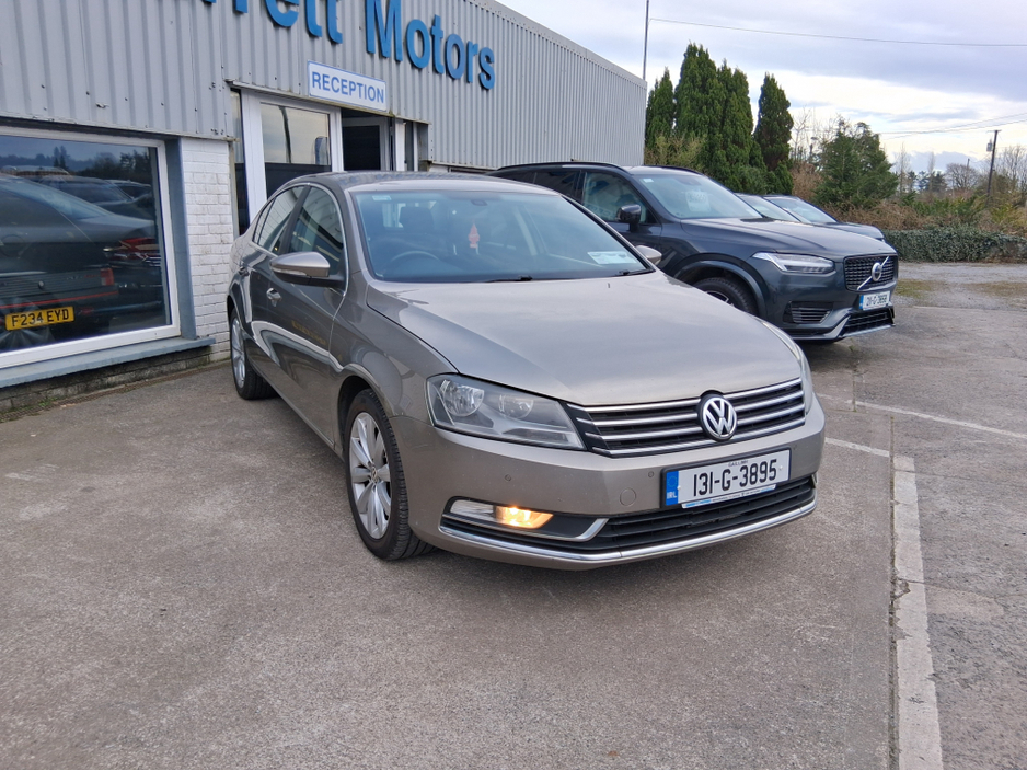 2013 Volkswagen Passat - image 4