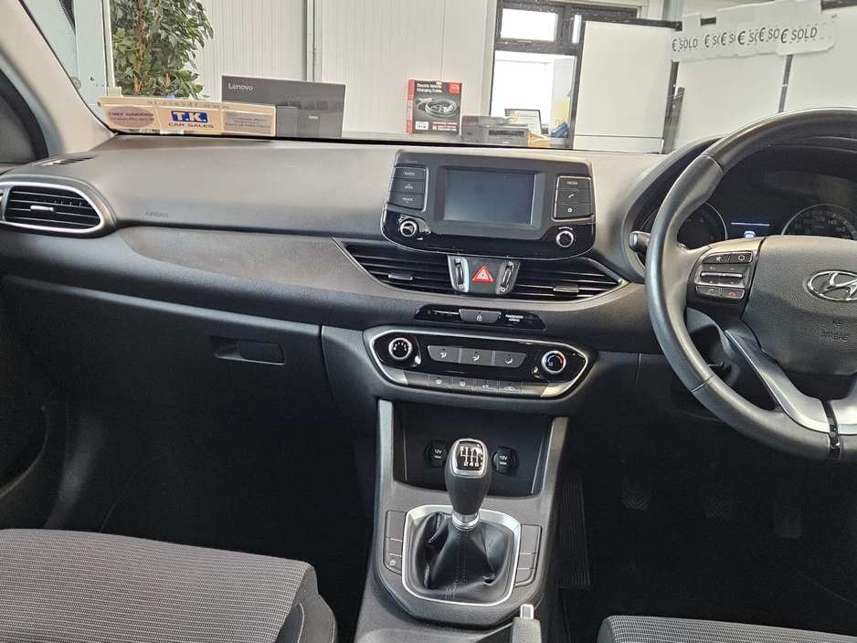 2017 Hyundai i30 - image 11
