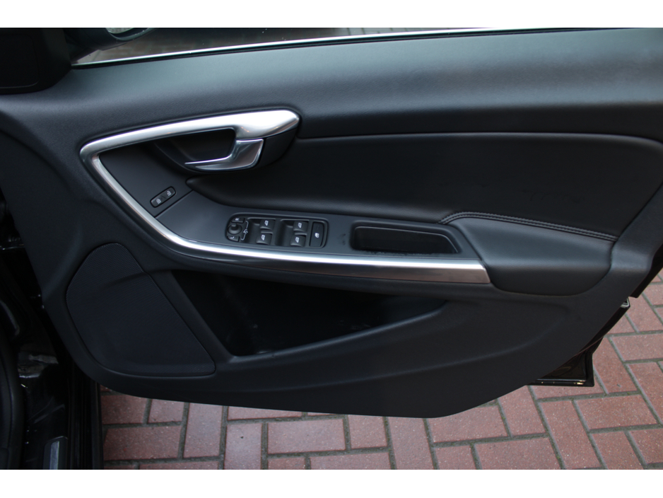 2016 Volvo V60 2.0D4 SE LUXURY EDITION  5DR ESTATE AUTOMATIC // HUGE SPEC // 122,000KM'S /IMMACUALTE CONDITION // BUY WITH CONFIDENCE AA AND SIMI APPROVED DEALER 2025 // FINANCE ARRANGED // ALL TRADE INS WELCOME // €15,950